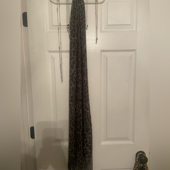 Ladies animal print scarf - Picture 3 of 3